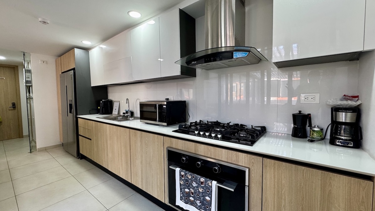 8 de 18: Cocina modular integrada con electrodomestiscos incluidos