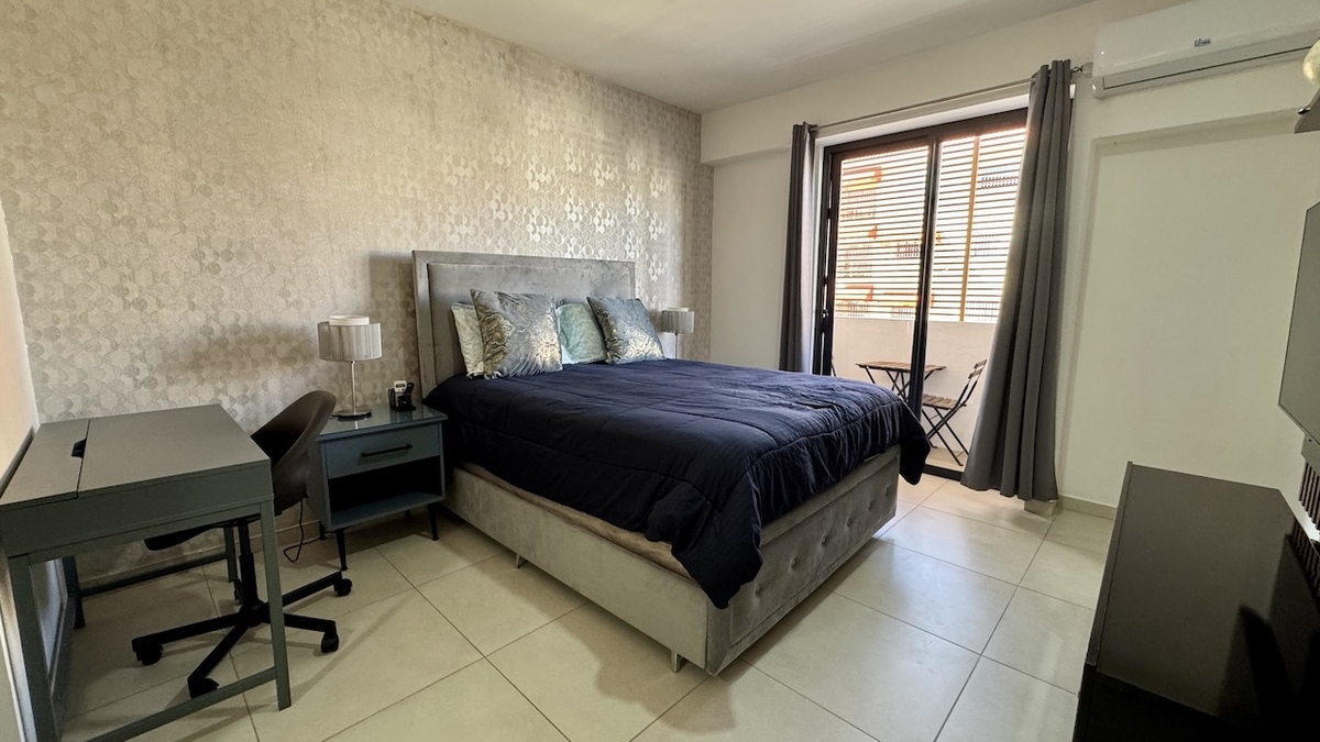 11 de 18: otro ángulo habitación principal con balcón propio