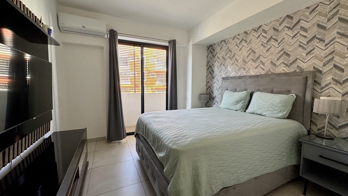 14 de 18: habitación secundaria con balcón propio