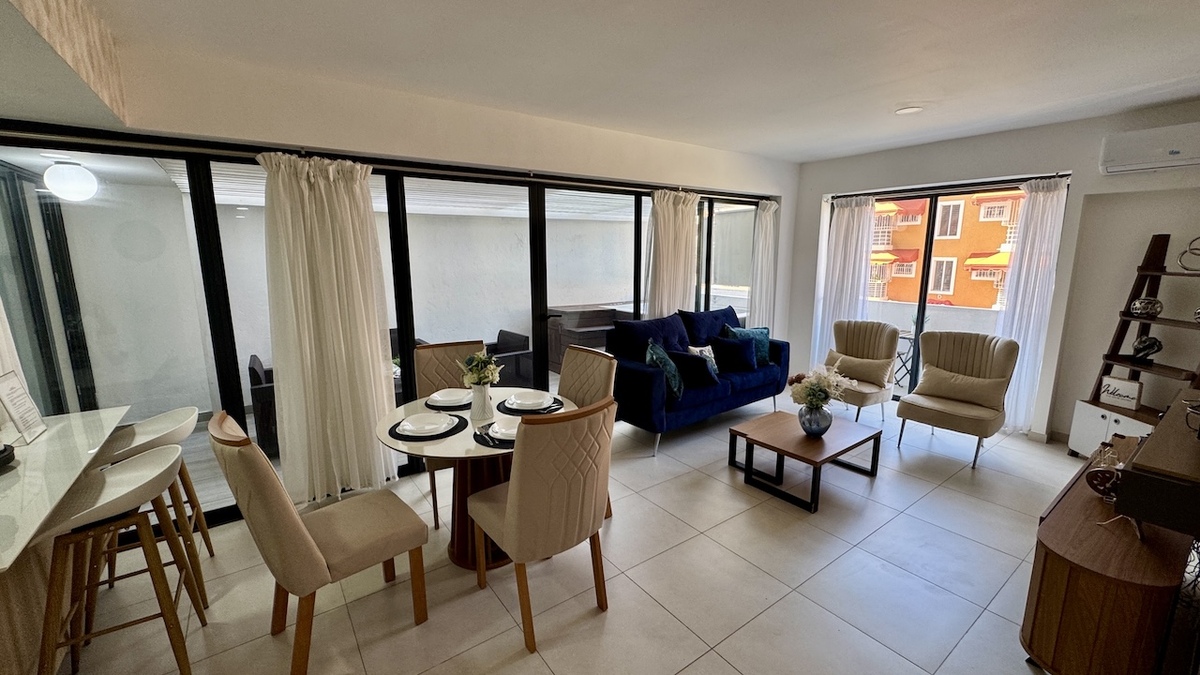 4 de 18: Comedor y sala y vista terraza propia