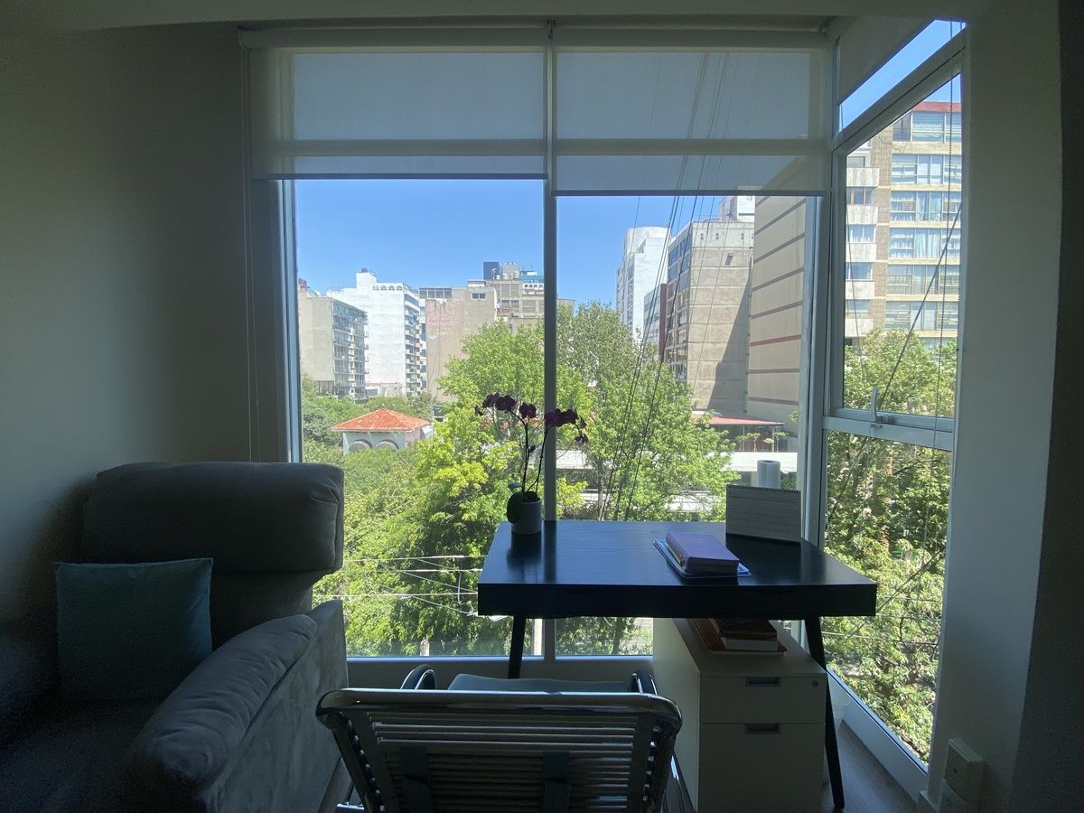2 of 12: vista de dos oficinas
