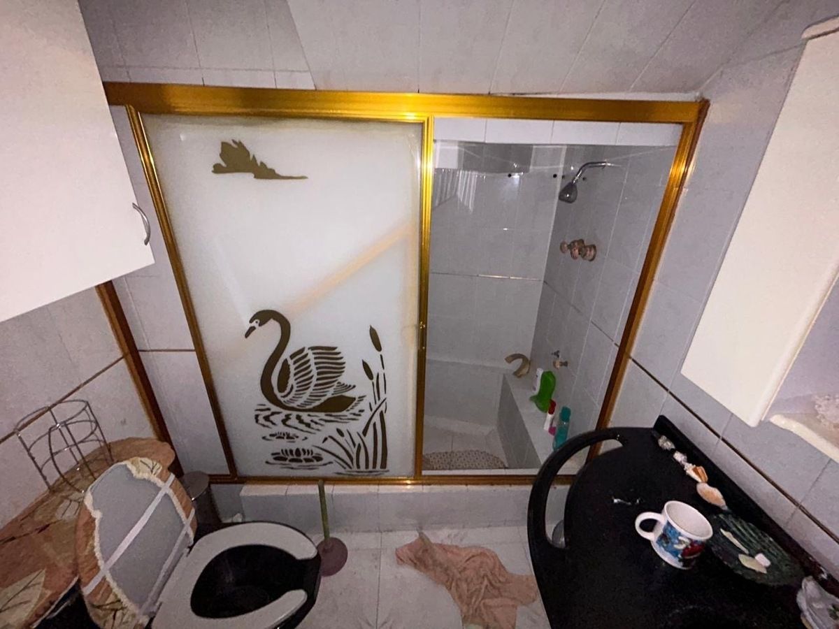 5 de 16: Baño con tina Depto PB