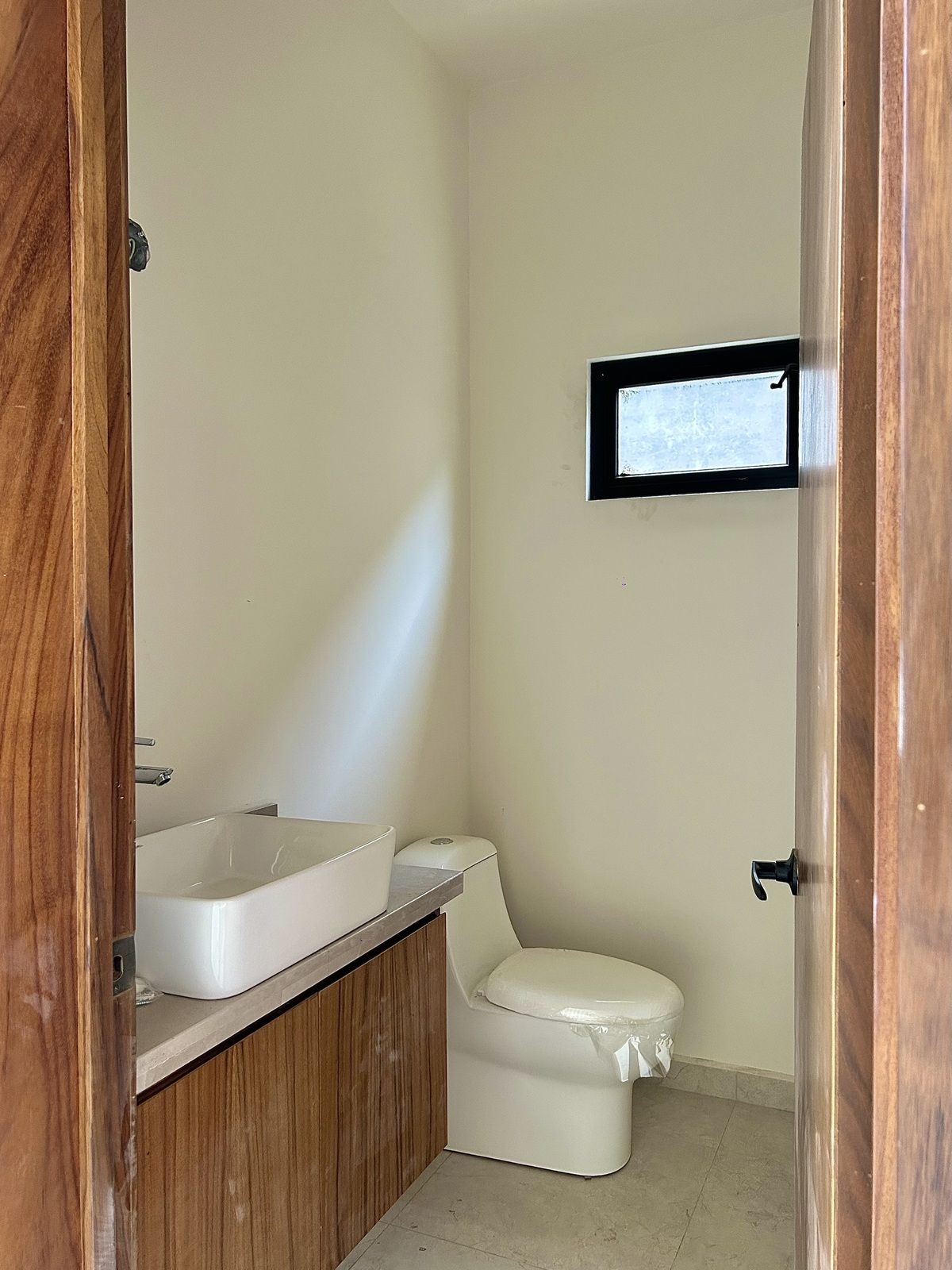 14 de 24: Medio baño interior / planta baja.