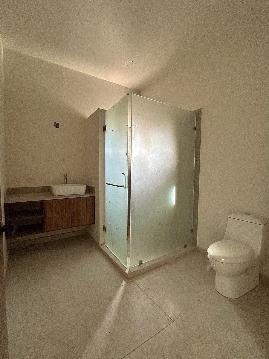 21 de 24: Baño completo recámara ll.