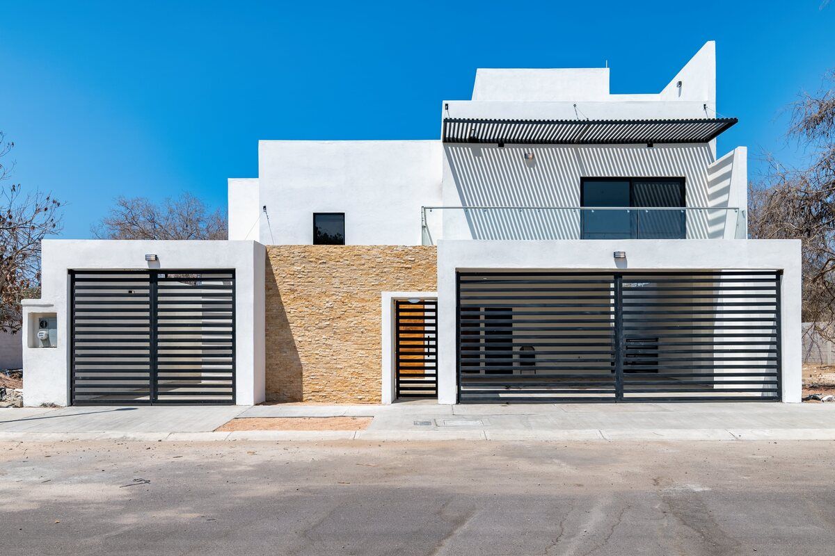 1 de 31: Fachada principal I.