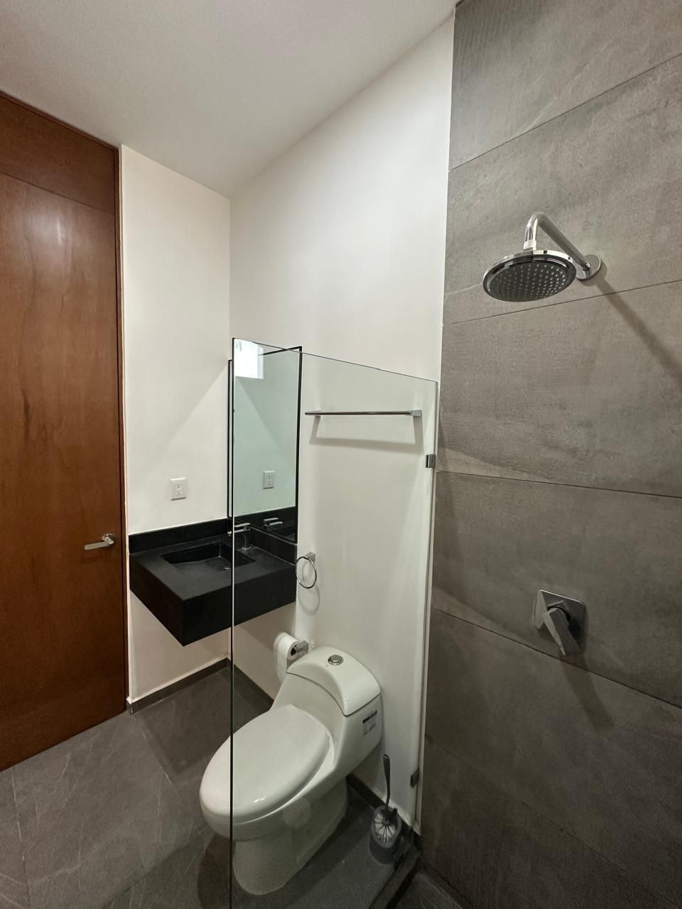 10 de 24: Baño cuarto cama matrimonial