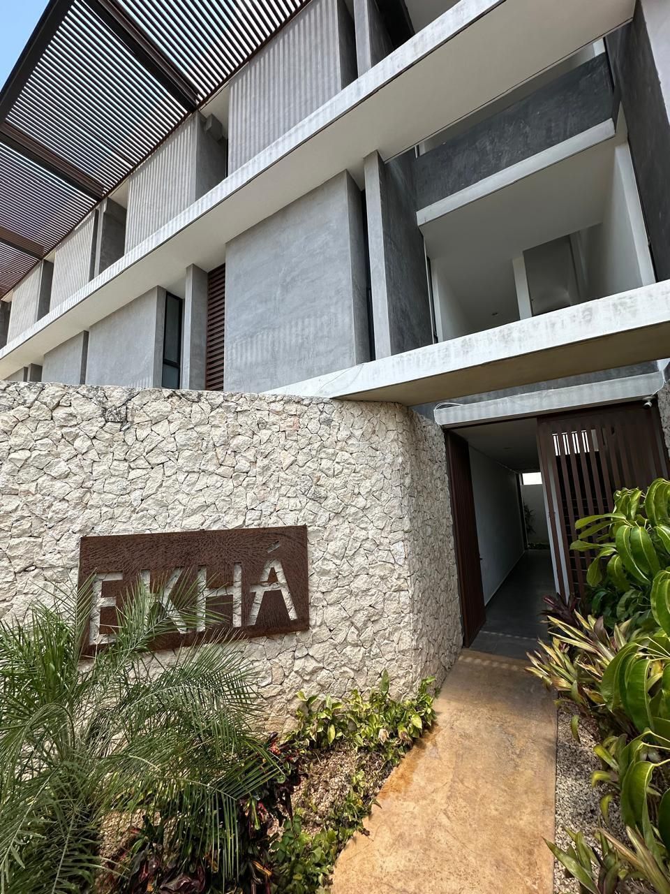 24 de 24: Fachada principal