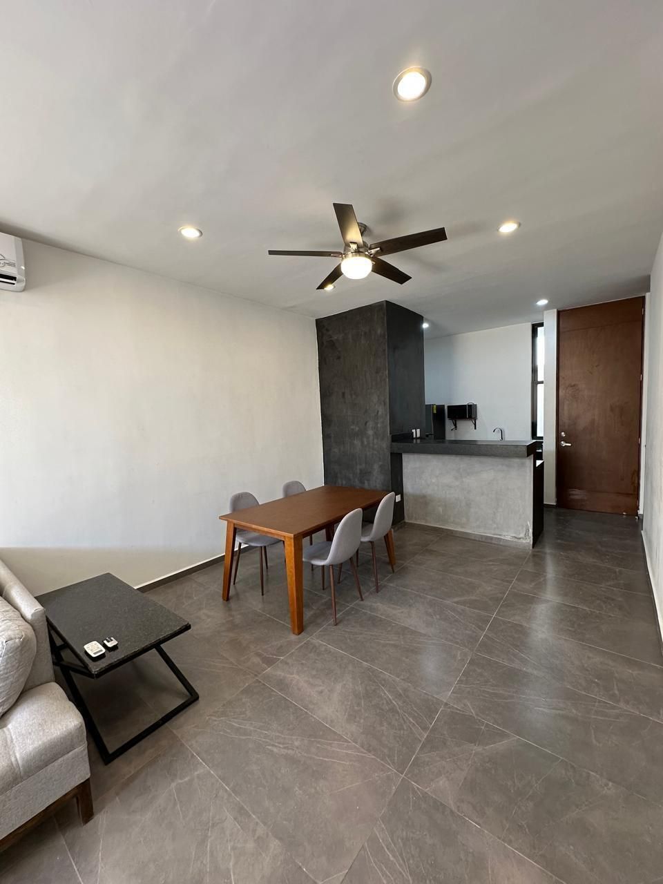 4 de 24: Comedor y barra cocina