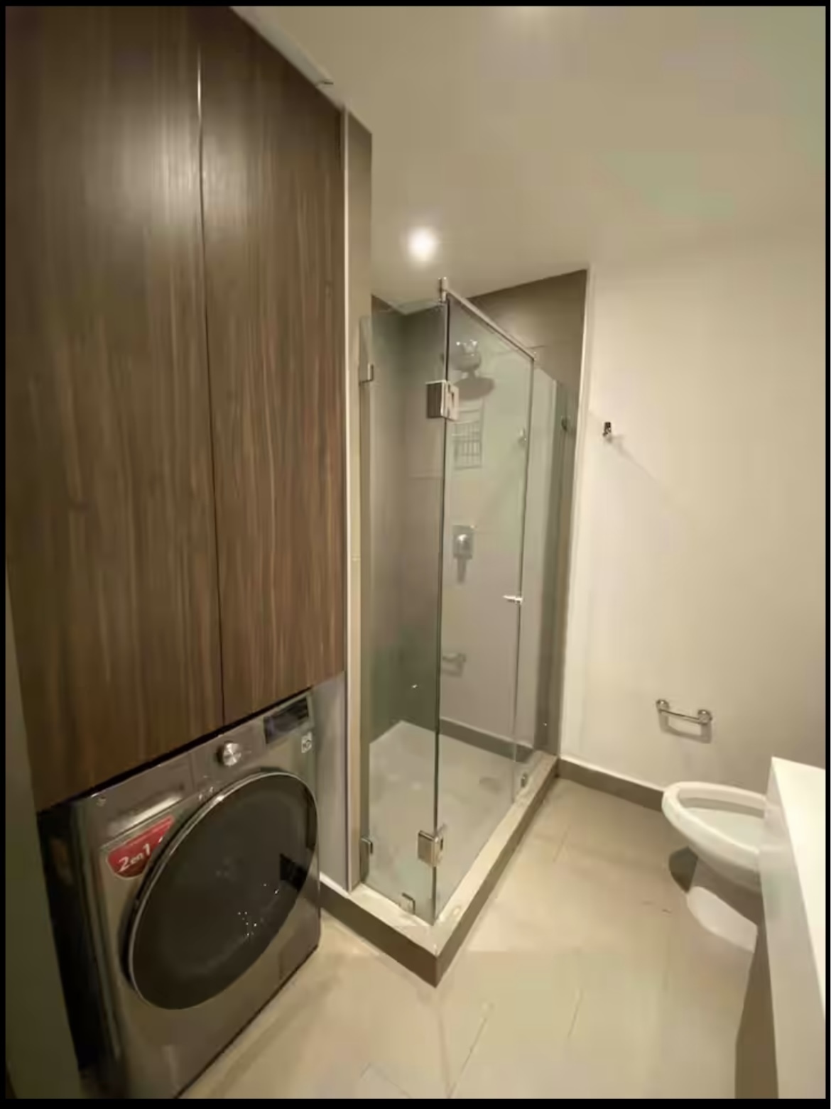 Baño con su lavasecadora