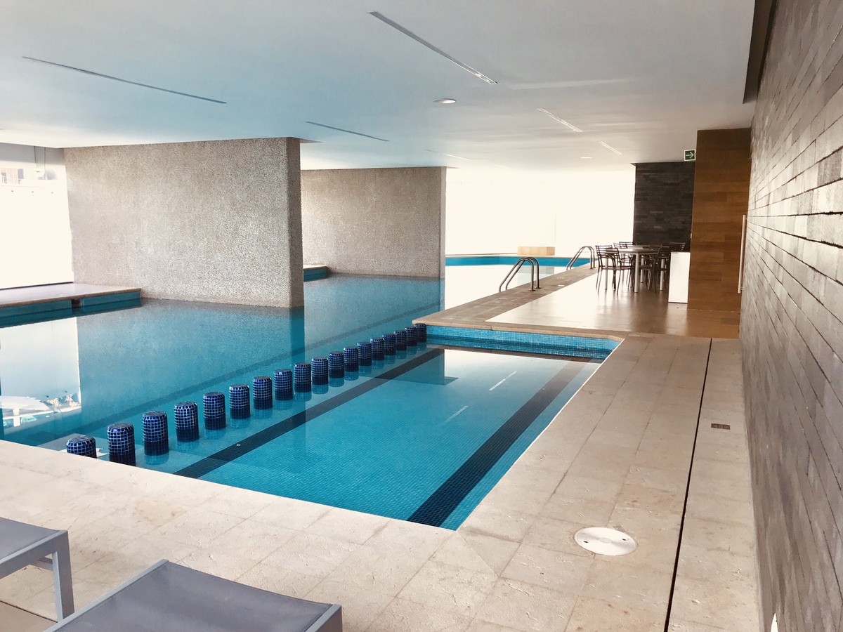 12 de 19: alberca techada