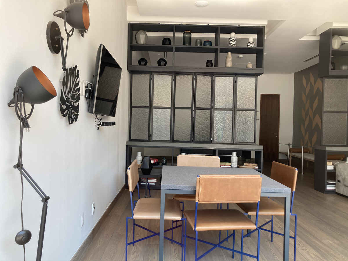 16 de 19: Salón de jóvenes