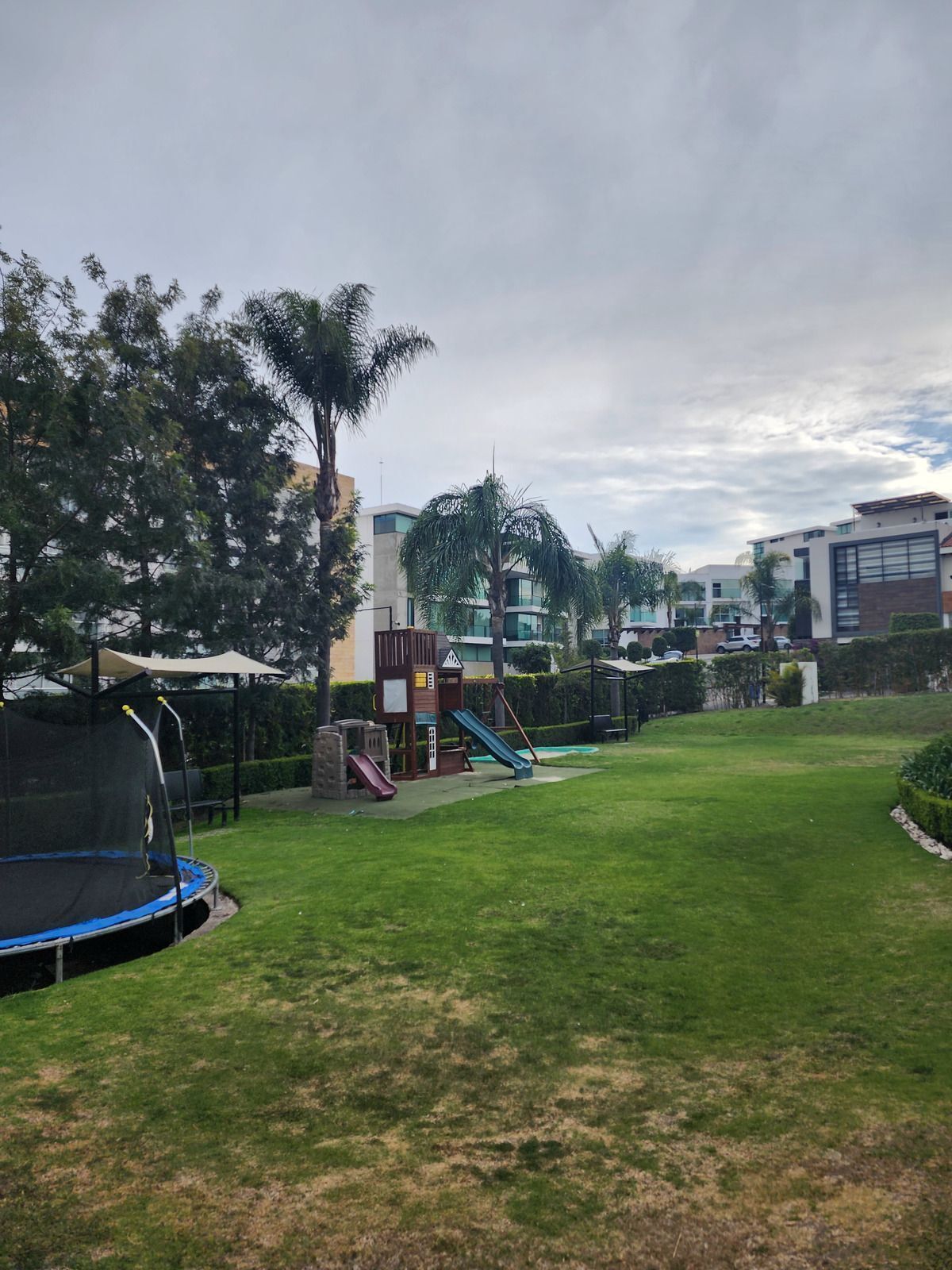 23 of 25: Jardín área común