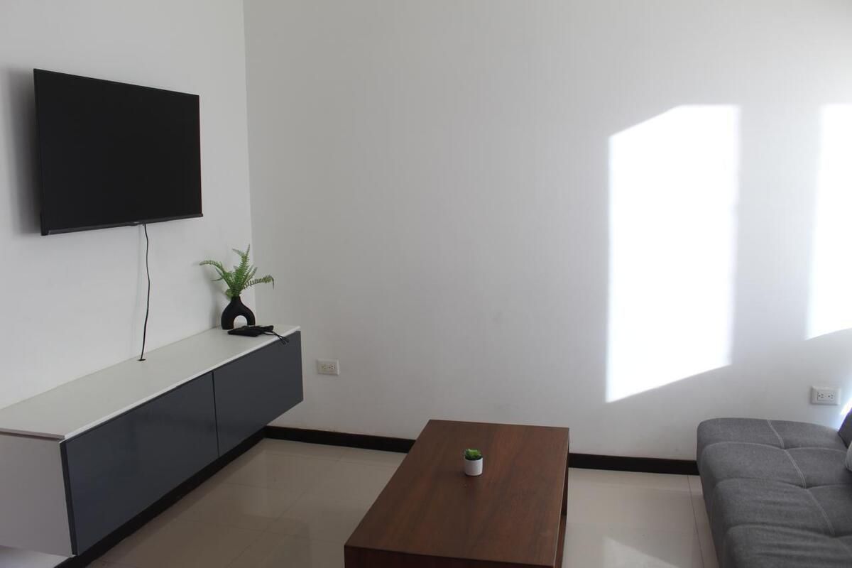 10 of 25: Sala