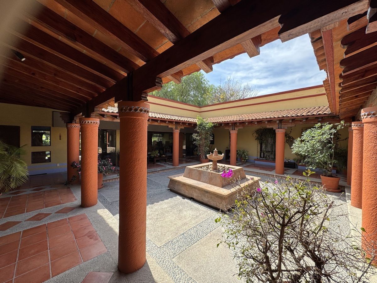 5 de 22: Precioso patio central con fuente