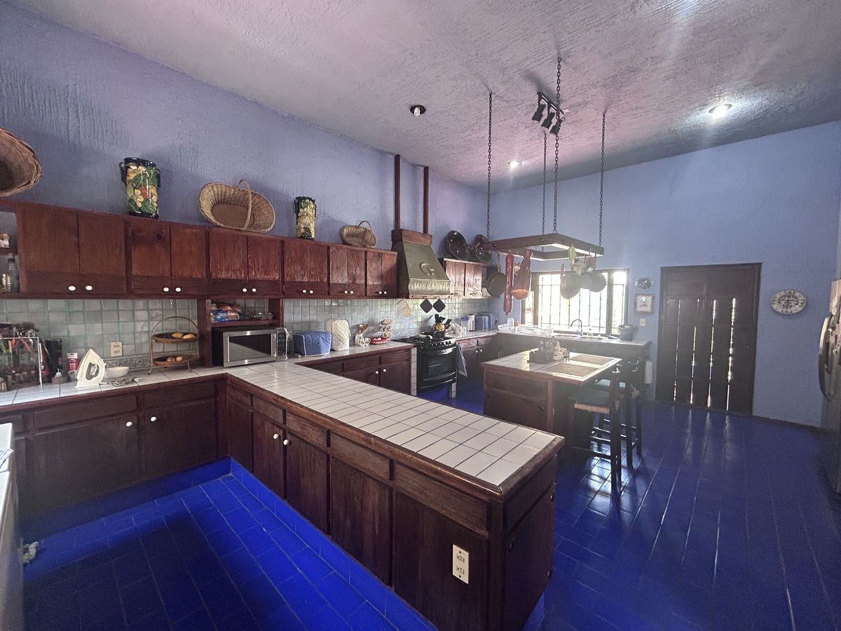 11 de 22: Muy amplia cocina