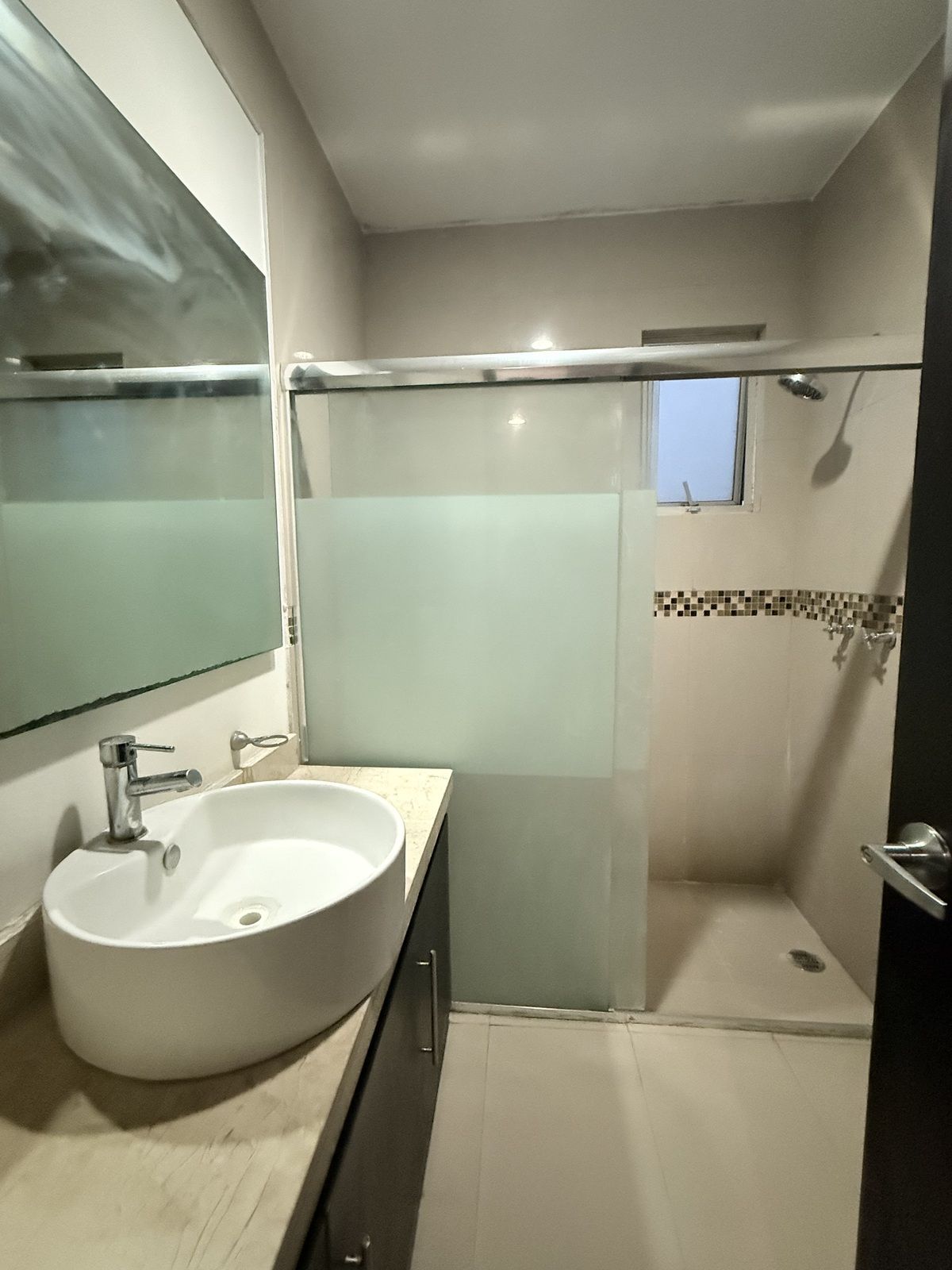 26 of 32: BAÑO PRINCIPAL