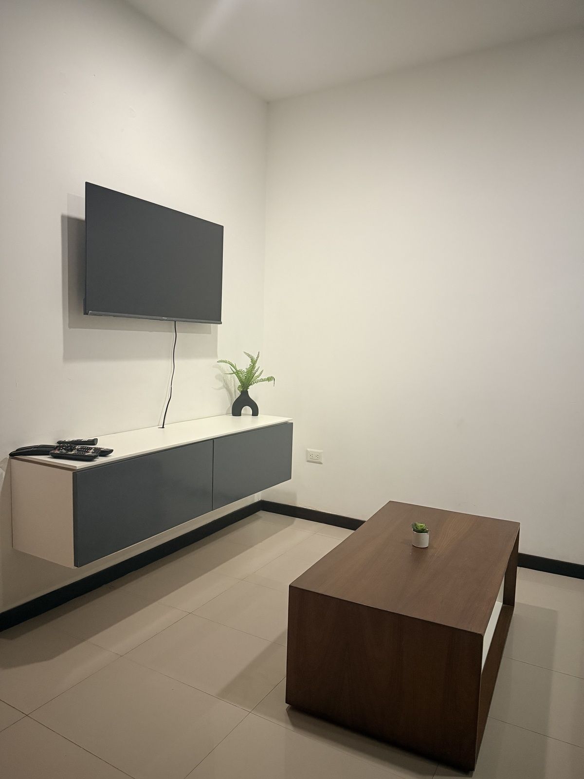 6 of 32: SALA