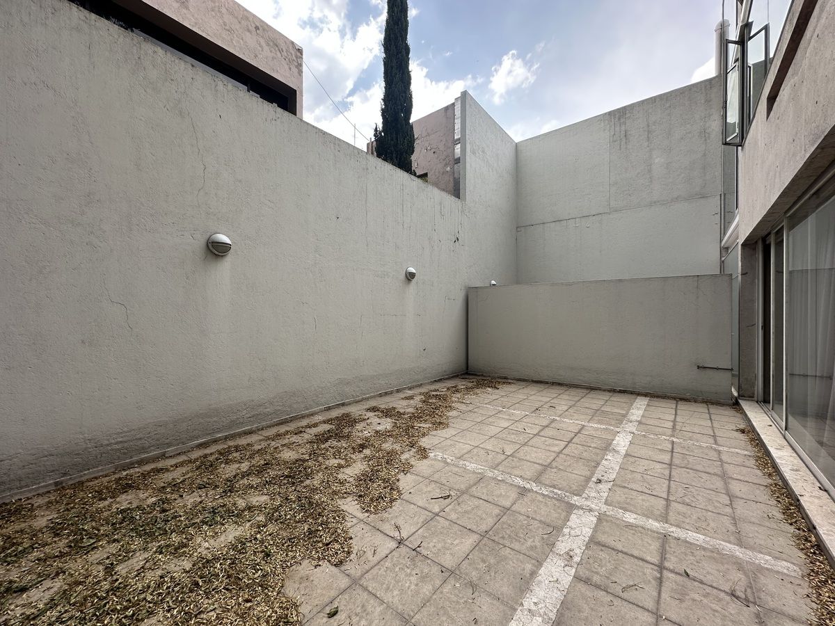 16 de 32: Terraza - acceso por habitaciones y family room