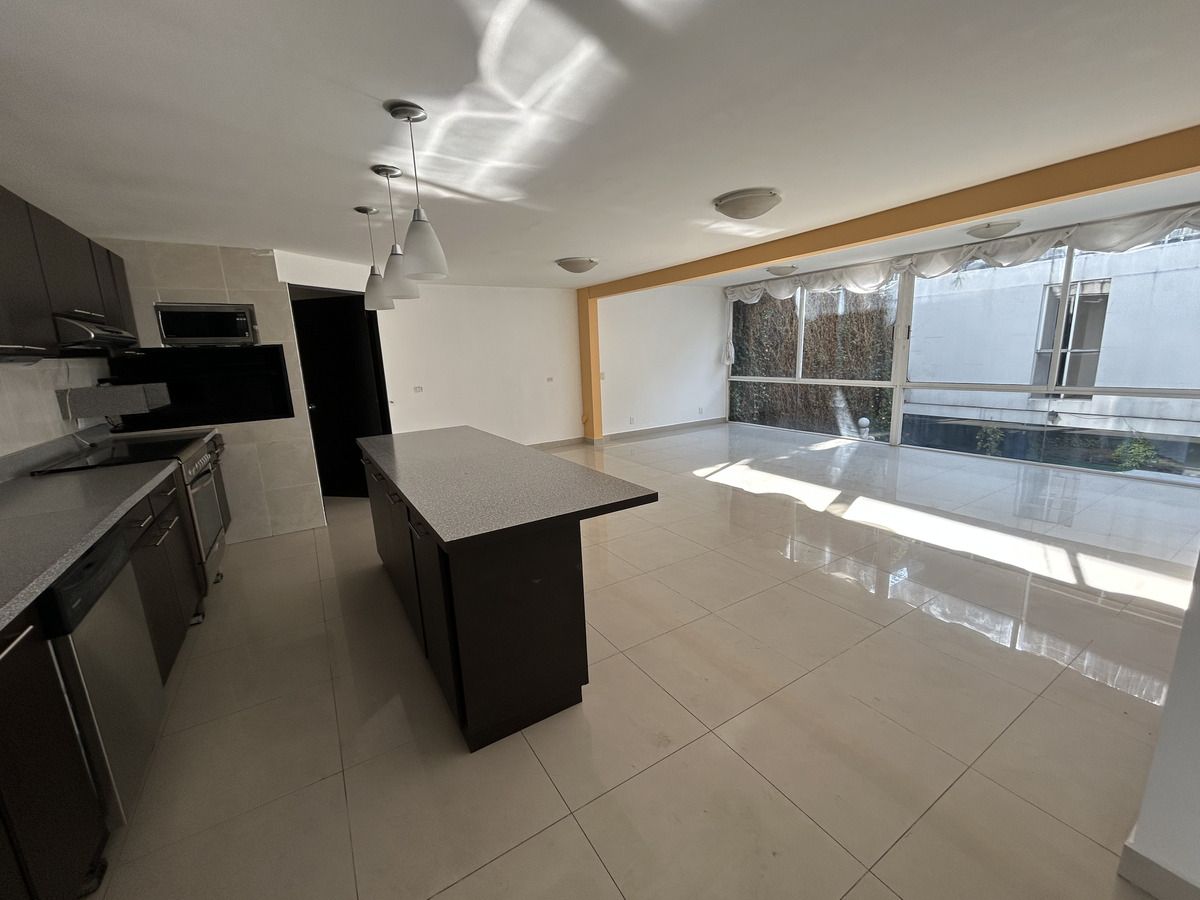 4 de 17: COCINA, ANTECOMEDOR Y FAMILY