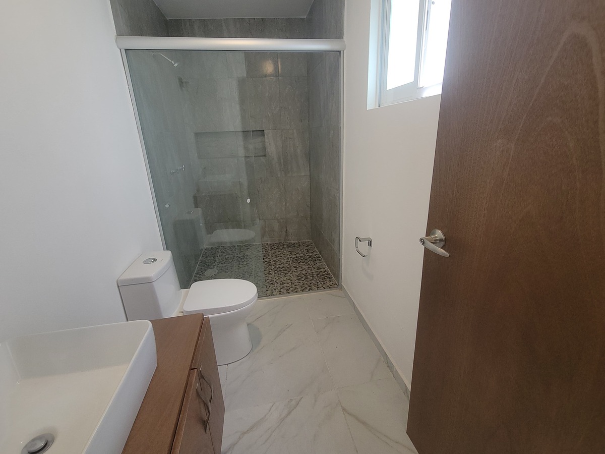 7 of 14: BAÑO COMPLETO 2