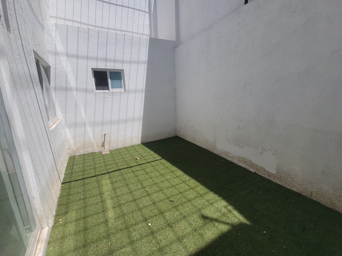 5 of 14: JARDIN TRASERO