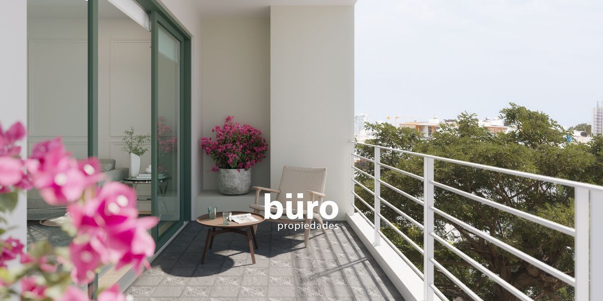 3 of 10: La terraza al calle tranquila