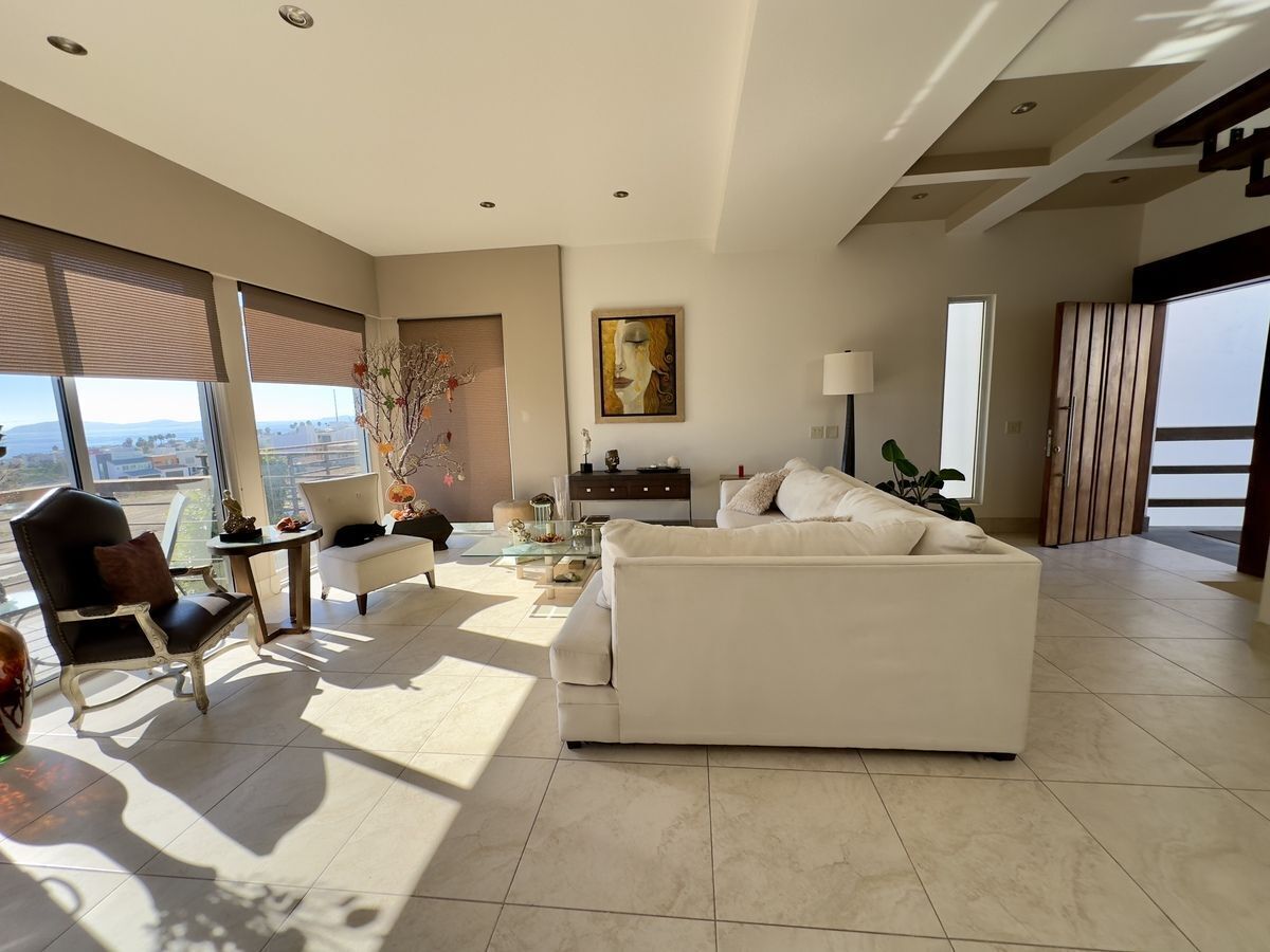 Elegant House for Sale with a View of the Sea and Incredible Terrace, in Real del Mar - foto 2