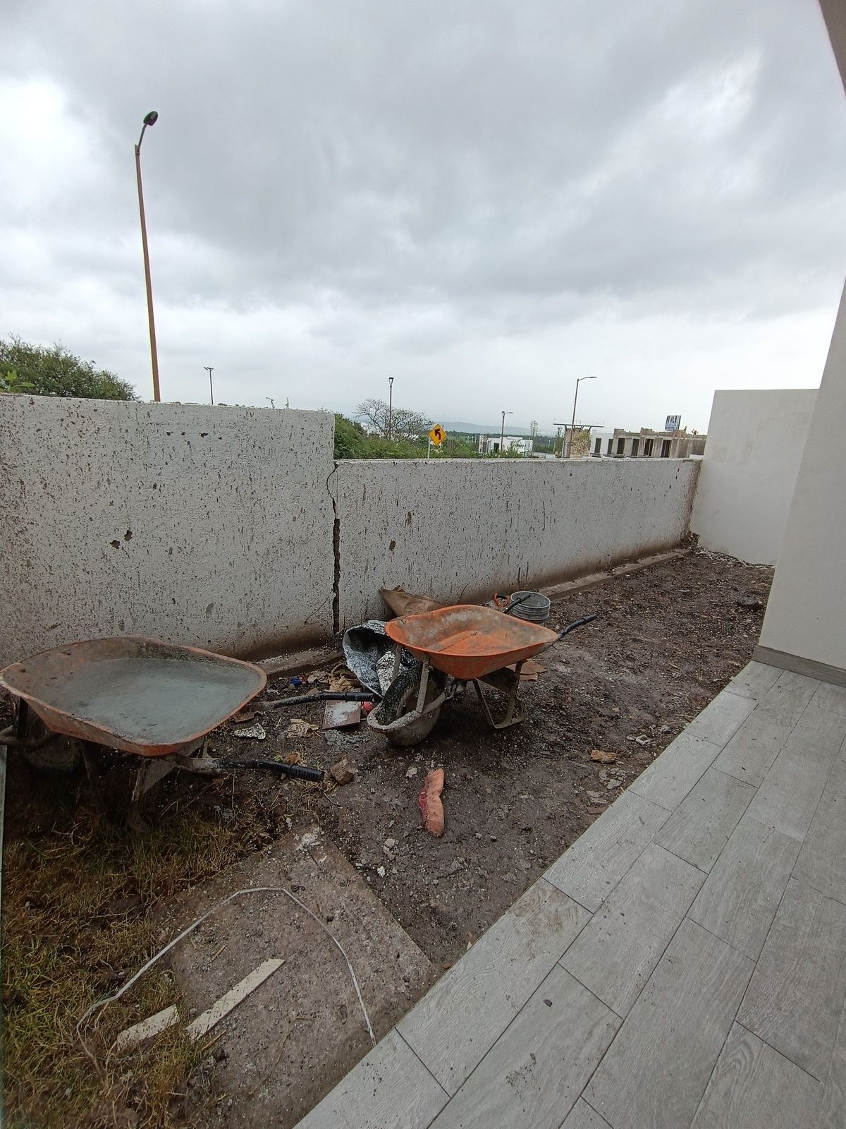5 de 29: Terraza techada y jardin