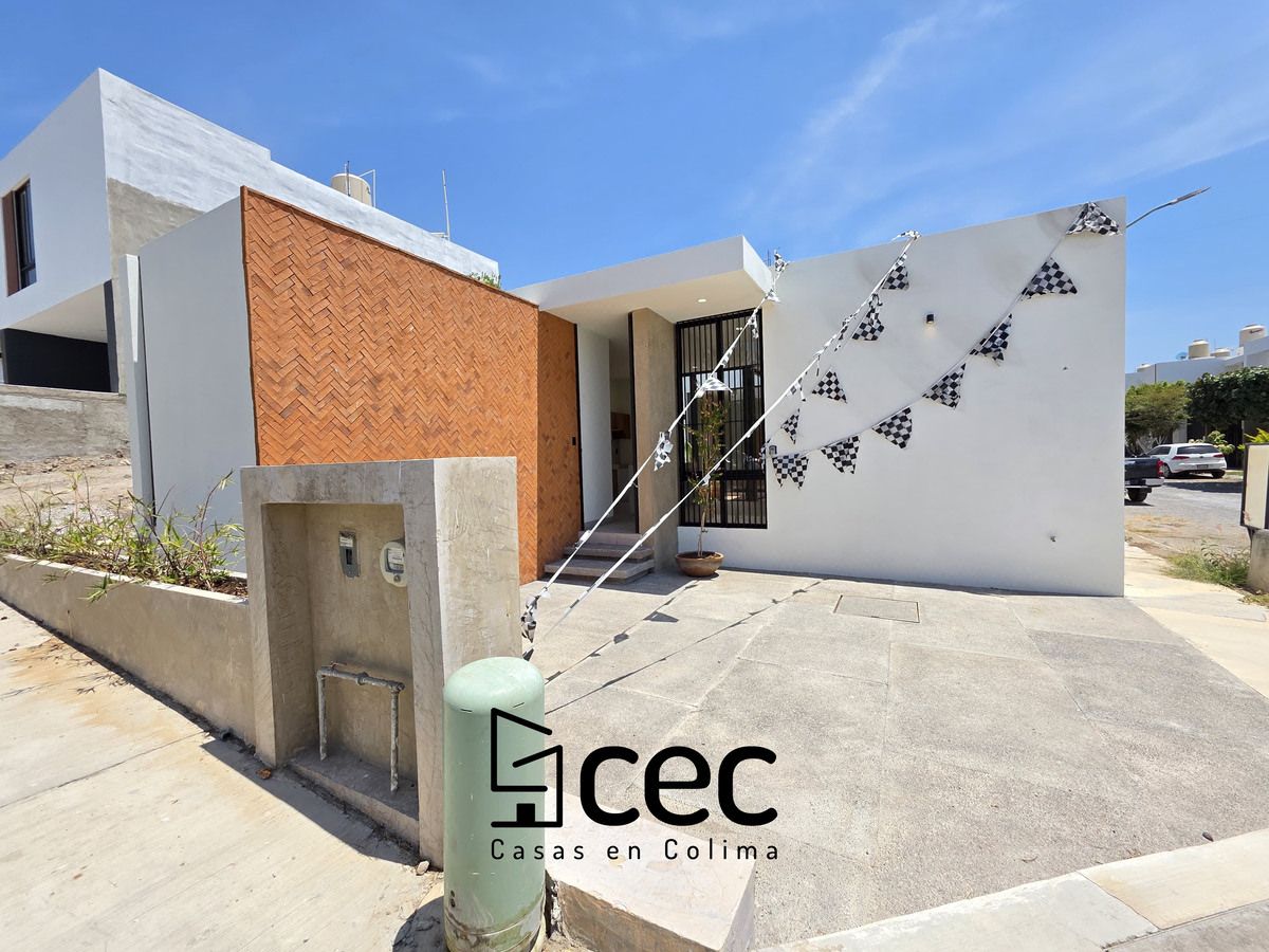 Casa en Esquina, 2 Recámaras, 2 Baños, Cochera para 1 Auto
