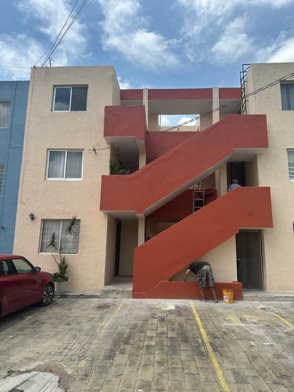 1 of 13: FACHADA