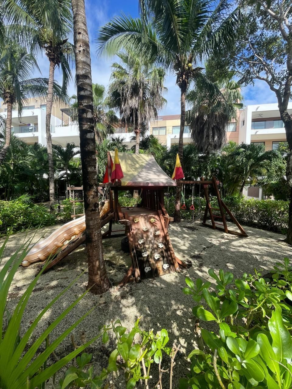 18 de 19: Área de Juegos Infantiles