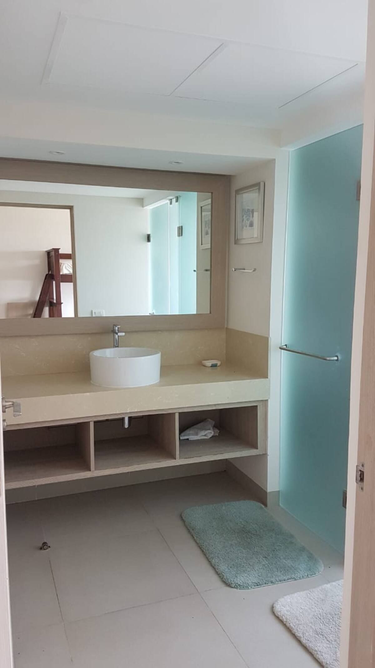 7 de 19: Baño, Segunda Habitación