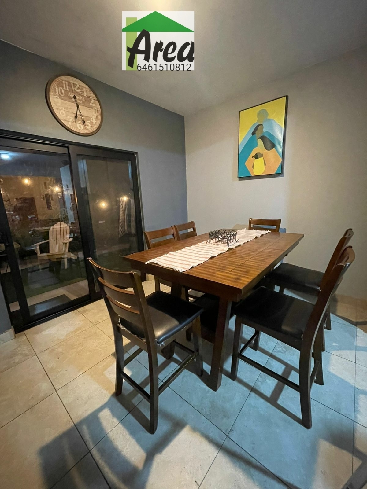 3 of 10: Comedor