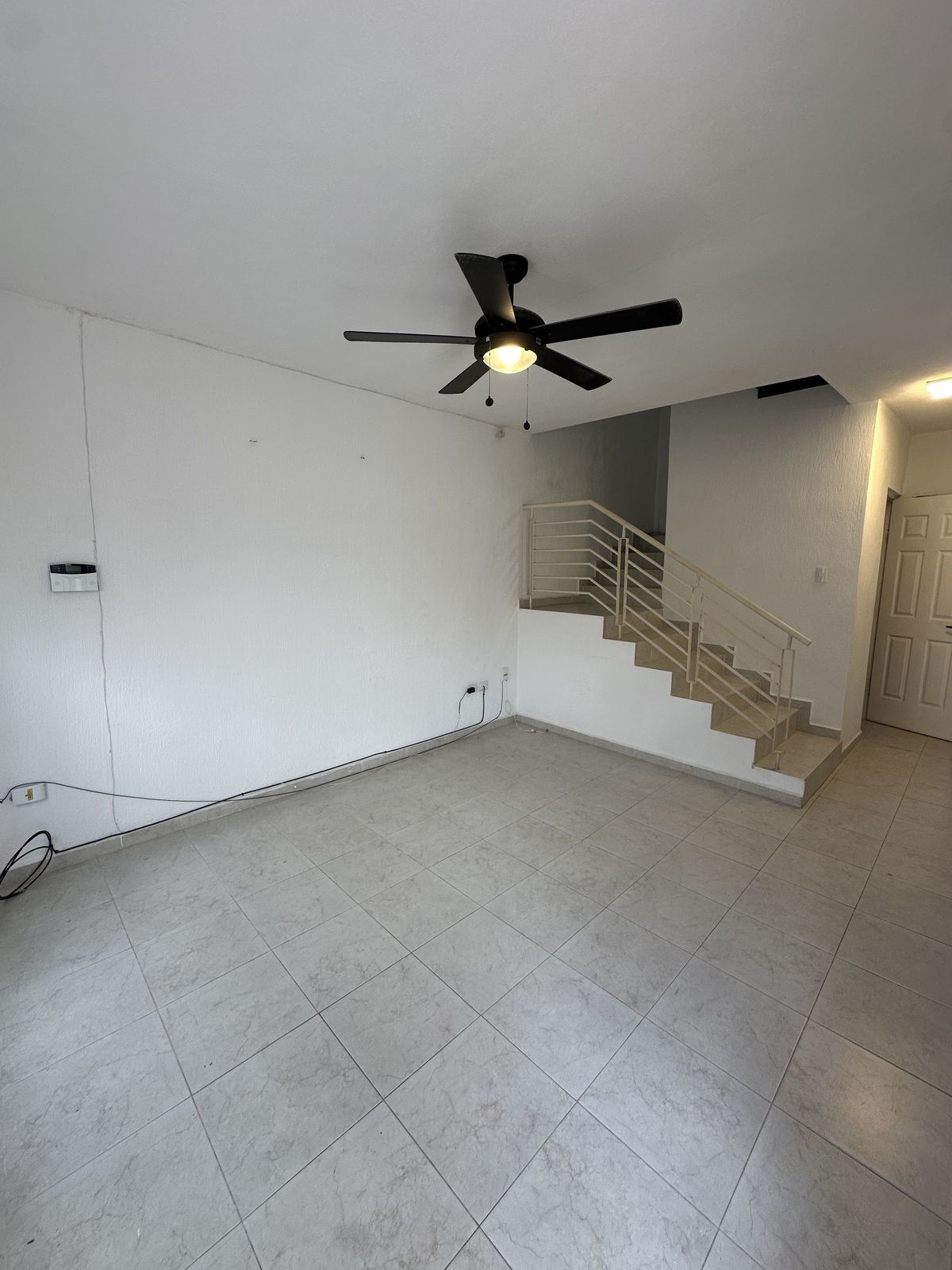 4 de 18: Sala amplia