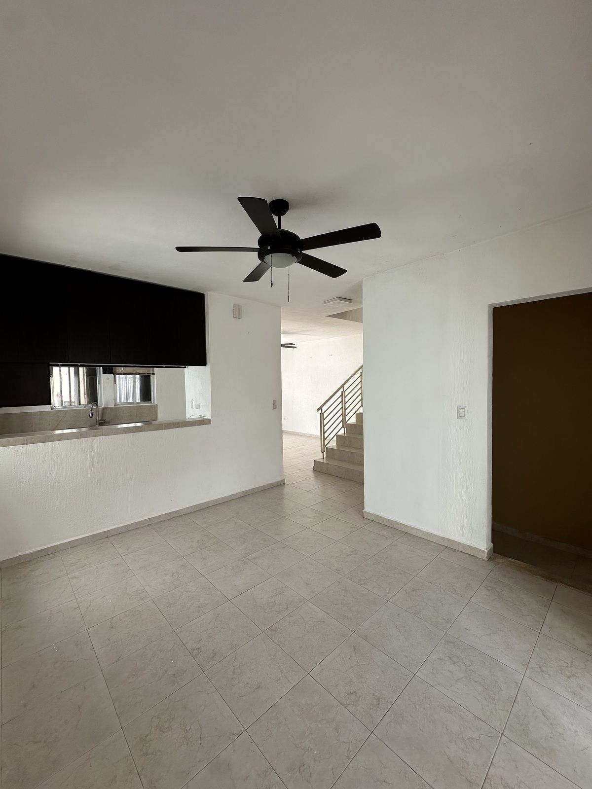 4 of 17: Ventiladores en toda la casa