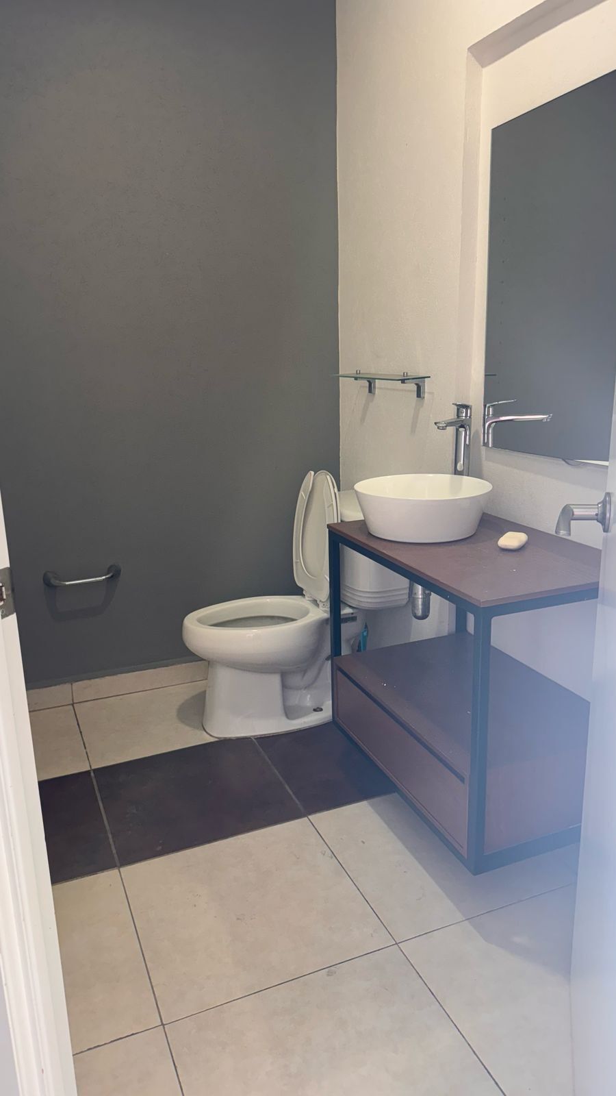 4 of 26: Medio baño