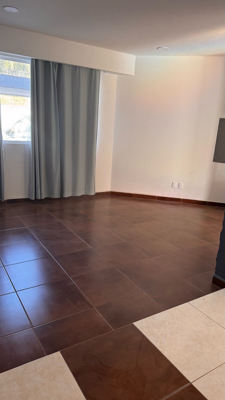 2 of 26: Sala