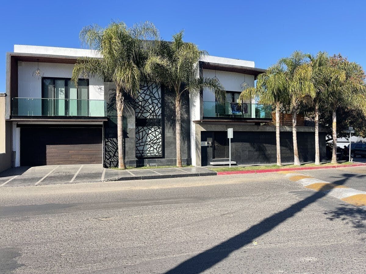 Casa en venta Blvd Las Américas en Las Palmas. Cerca de Colinas de Agua Caliente