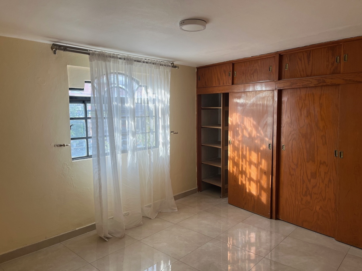 9 of 33: privado en planta baja