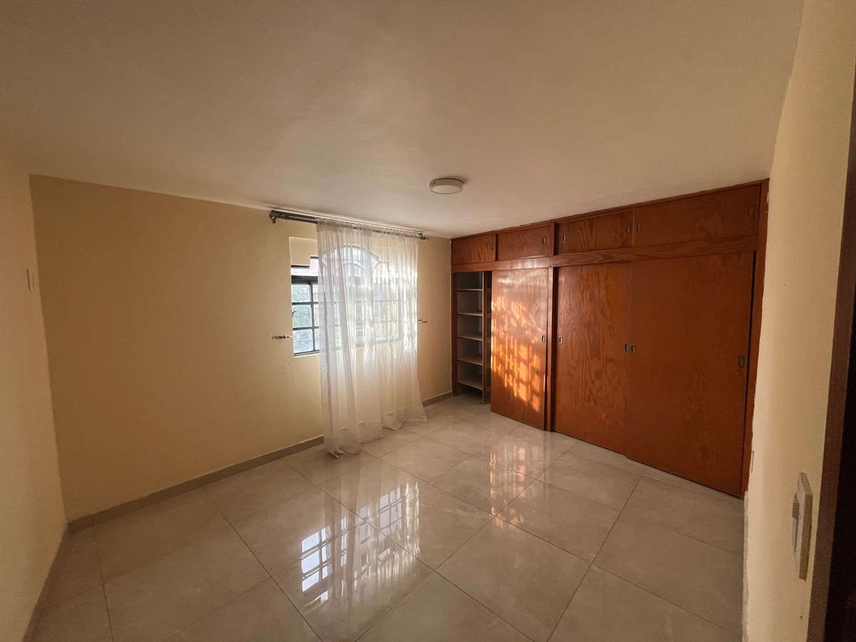 10 of 33: privado en planta baja
