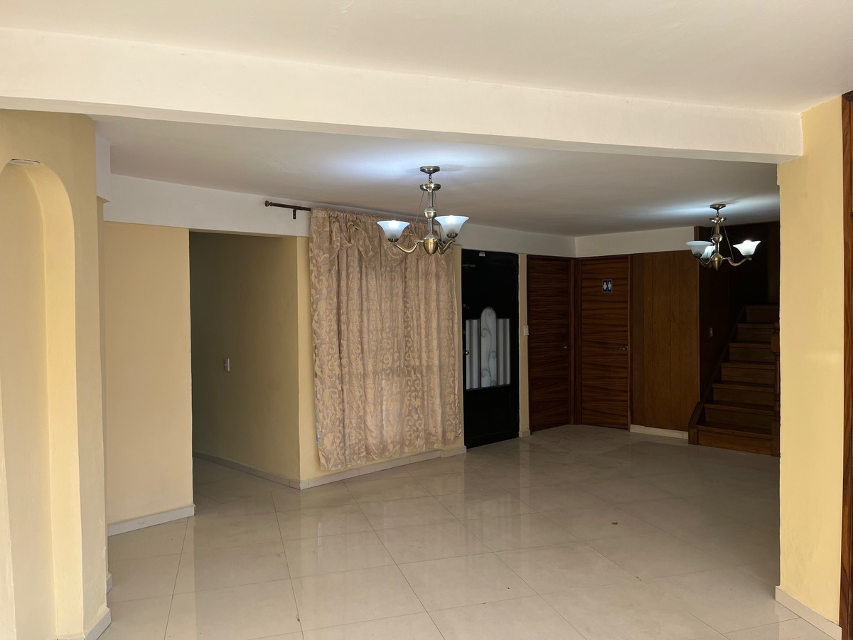 8 of 33: sala