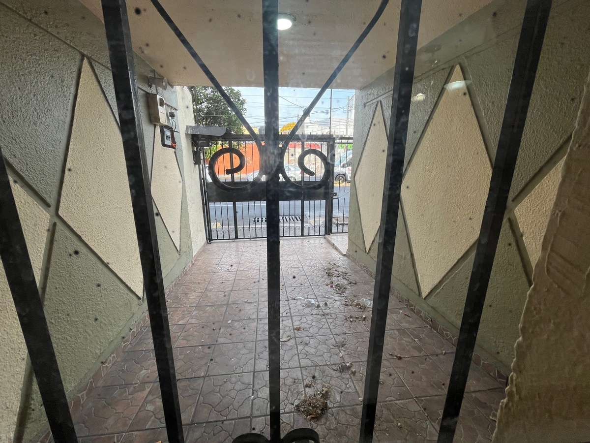 3 of 33: cochera por Enrique Díaz de León