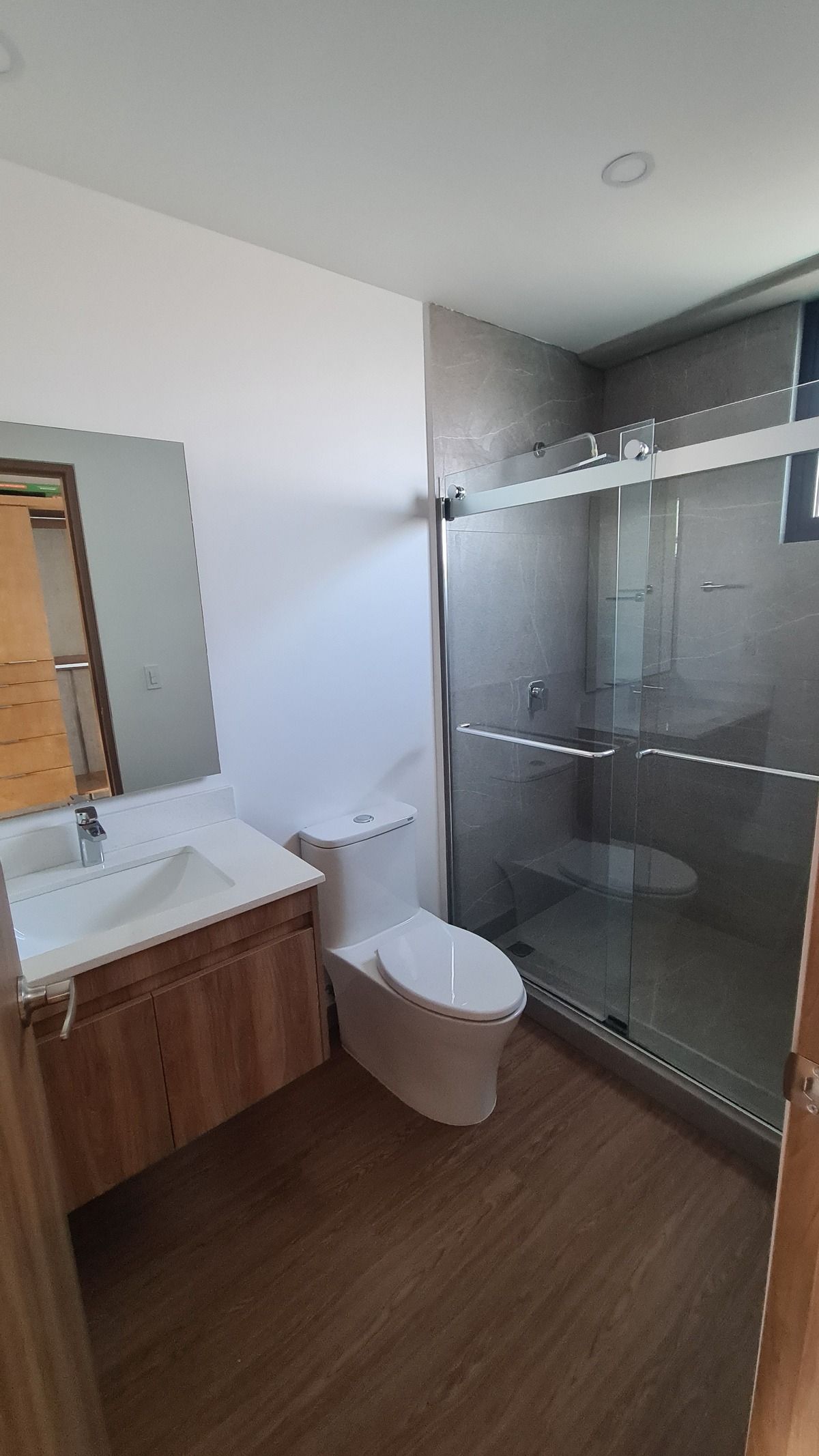 3 of 23: Baño