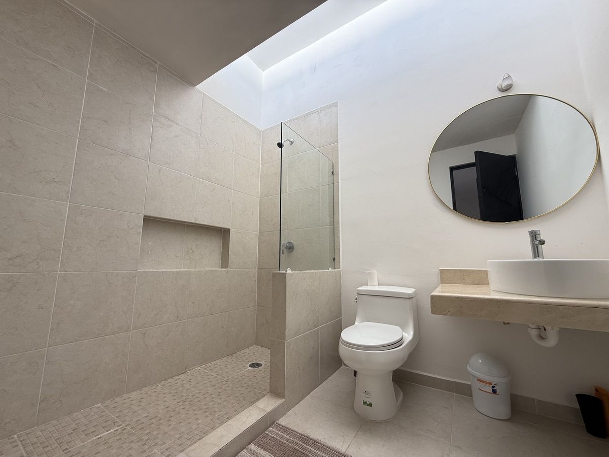 14 de 22: Baño, Segunda Habitación