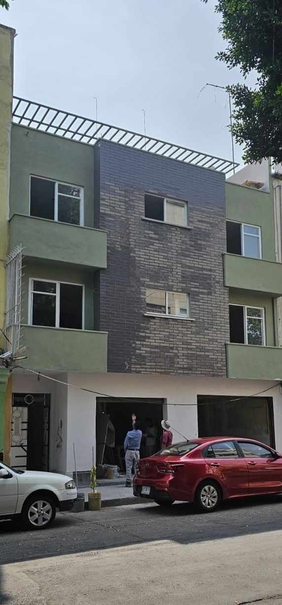 1 of 24: FACHADA
