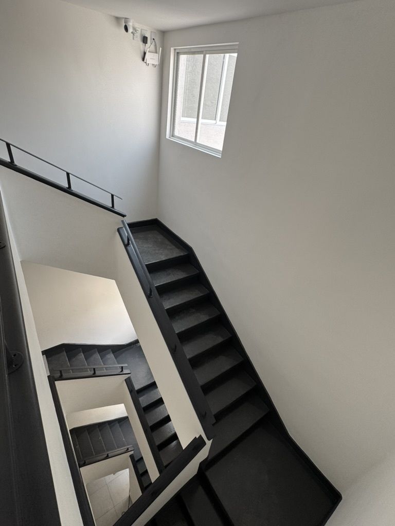 3 of 24: ESCALERAS