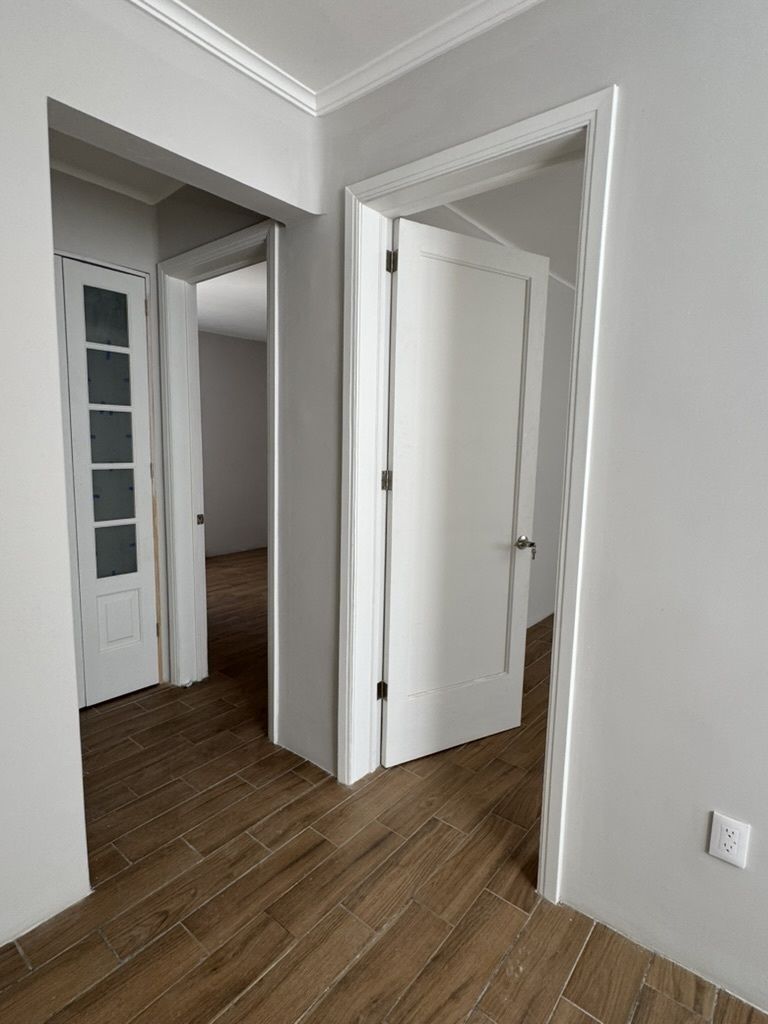 2 of 24: DOS RECAMARAS Y CLOSET BLANCOS