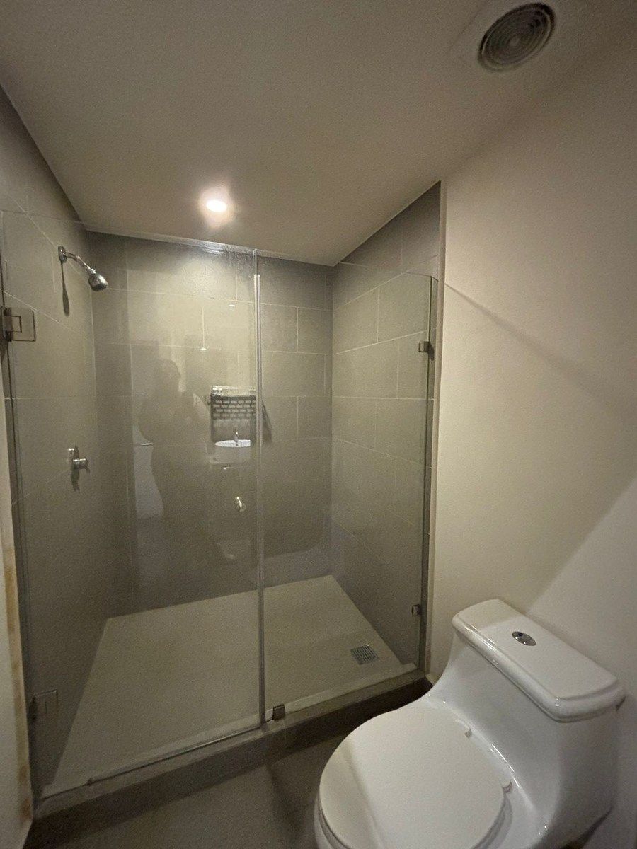 14 de 23: Baño recamara principal
