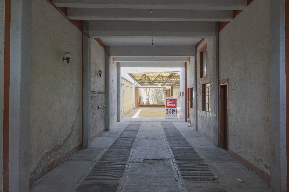 2 de 19: Entrada de estacionamiento