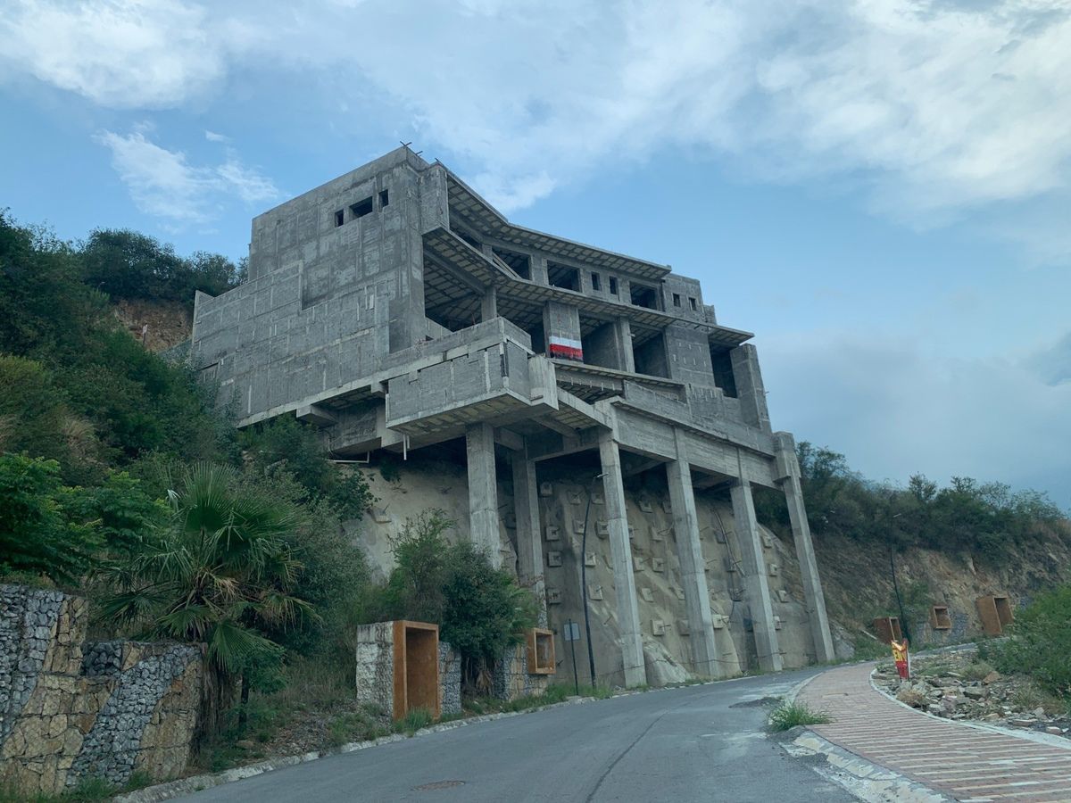 21 de 21: Obra gris
